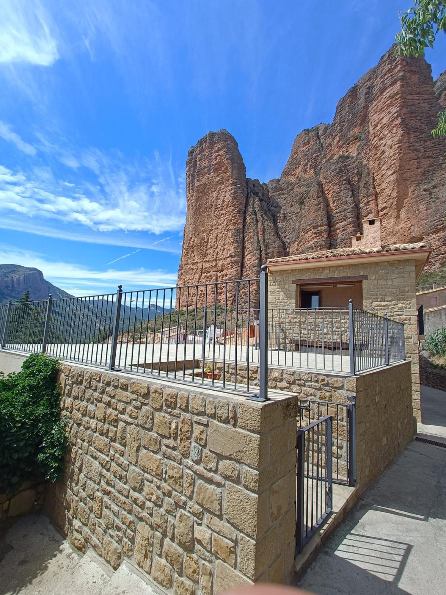 Estudio Cinco Personas Las Peñas de Las Peñas de Riglos Exterior photo